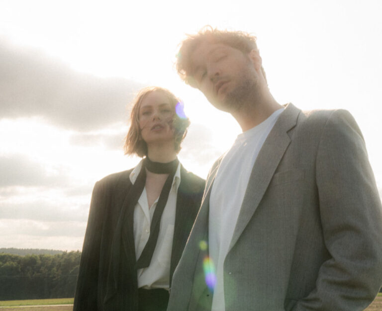 Nick & June – „New Year’s Face“