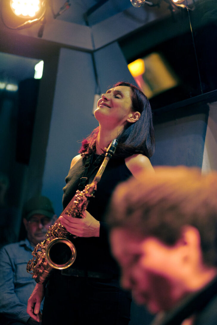 Angelika Niescier spielt im Bunker Ulmenwall November 2025