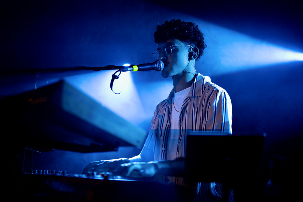 Joshua Milo tritt im Bunker Ulmenwall auf